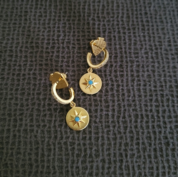 Kate Spade♠️ Gold💛 Star ⭐Medallion Huggie Hoop Earrings - Picture 2 of 16
